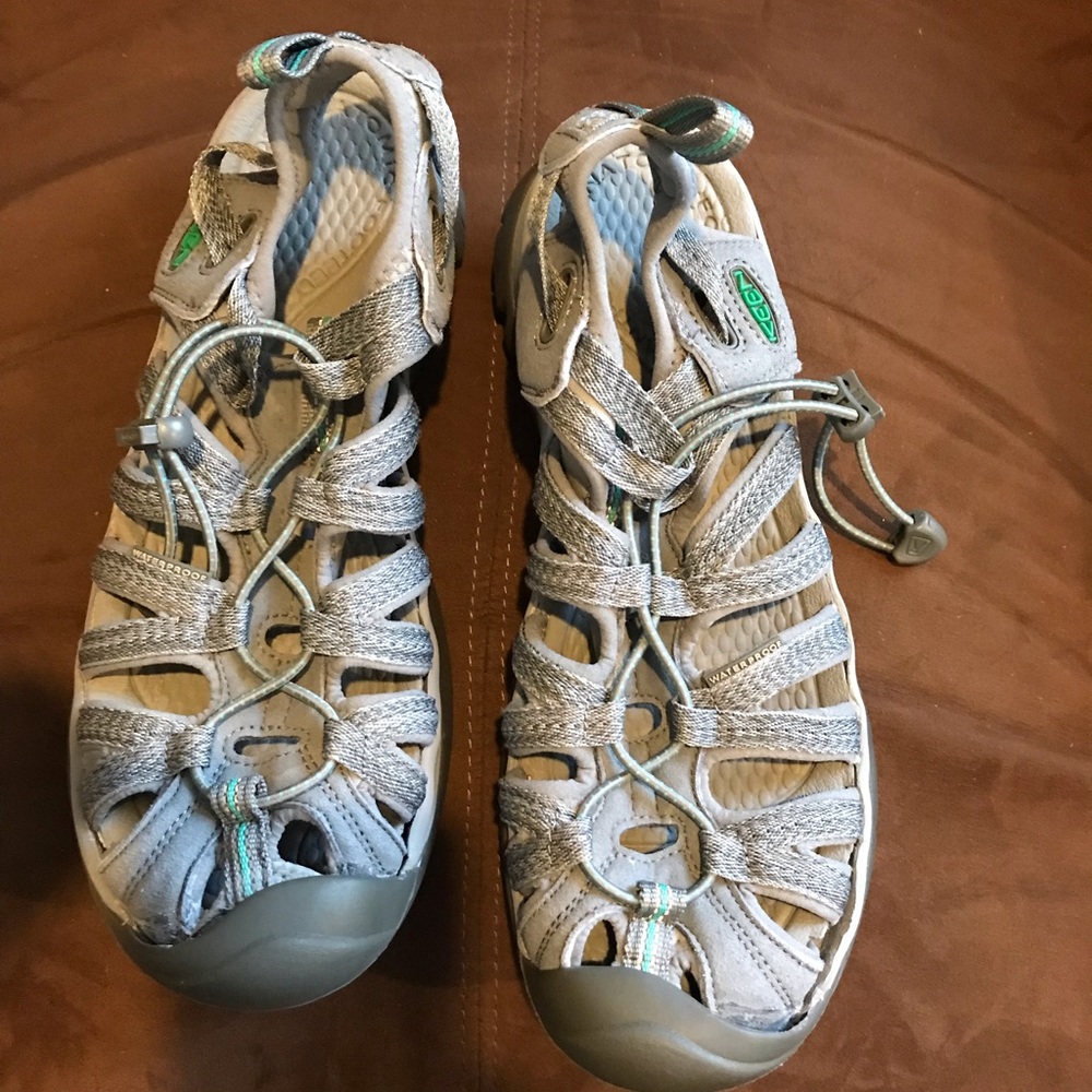 Womens Keen shoes NWOT